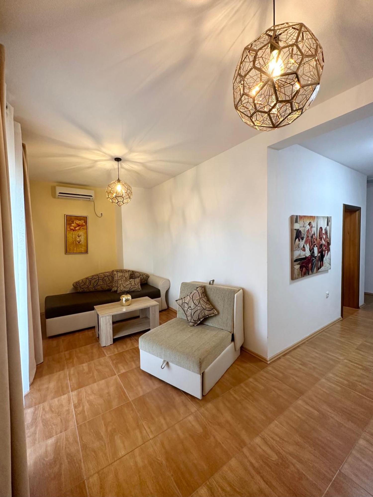 Apartmens Xhenis Lux Ulcinj Exterior foto